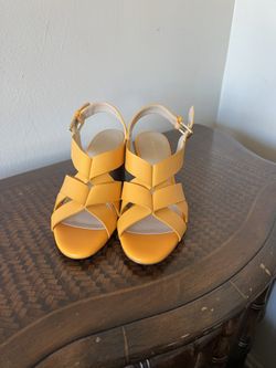 Cole Haan Women Jamie Sandal 6B Block Heel Radiant Yellow SEMI Shine Yellow