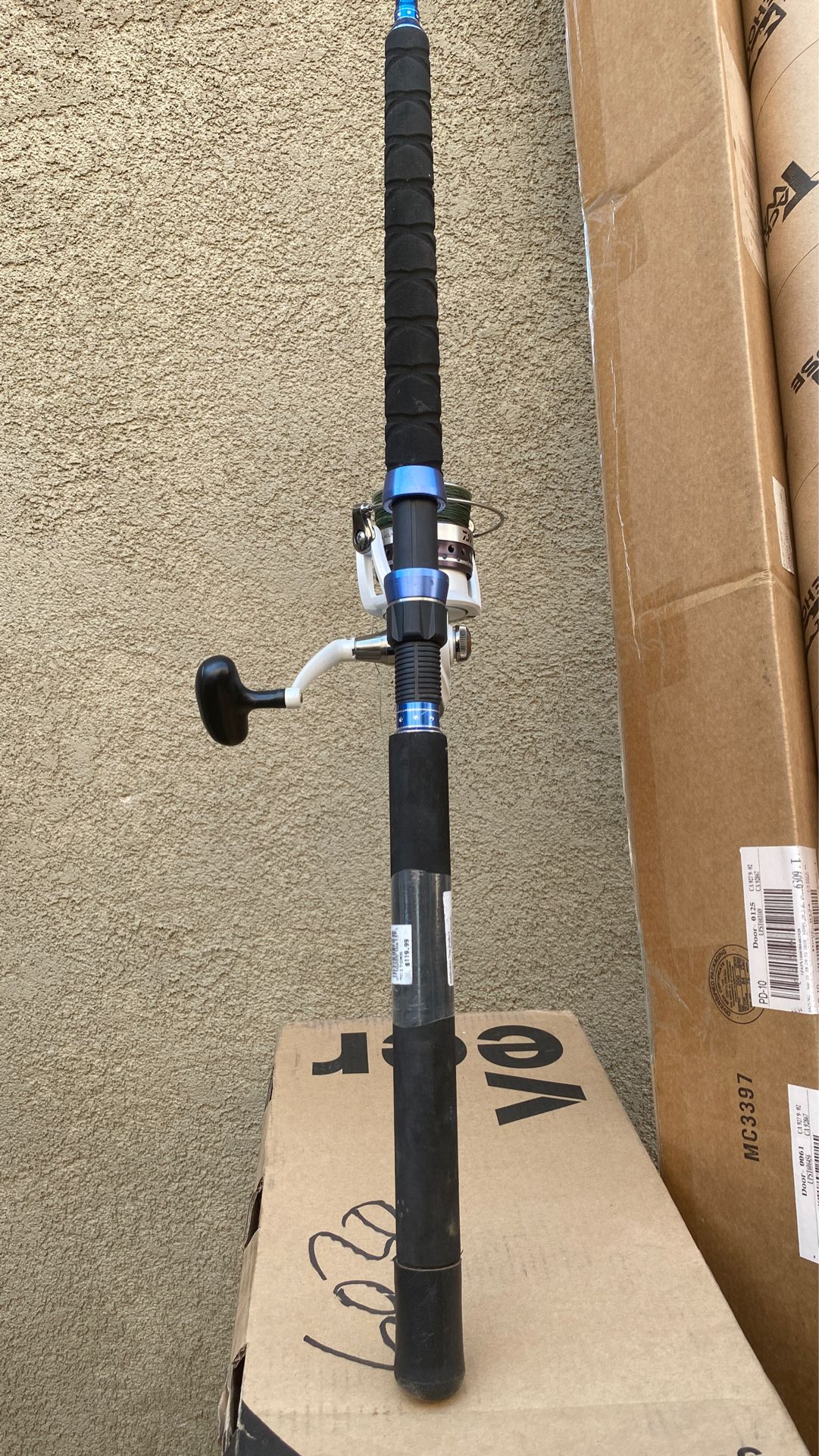 Large fishing rod Sabre and 5000 daiwa reel with 65 lbs new braid