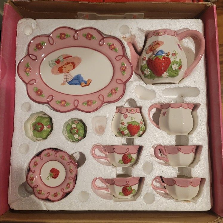 Vintage Strawberry Shortcake Porcelain Tea Set 12-pc