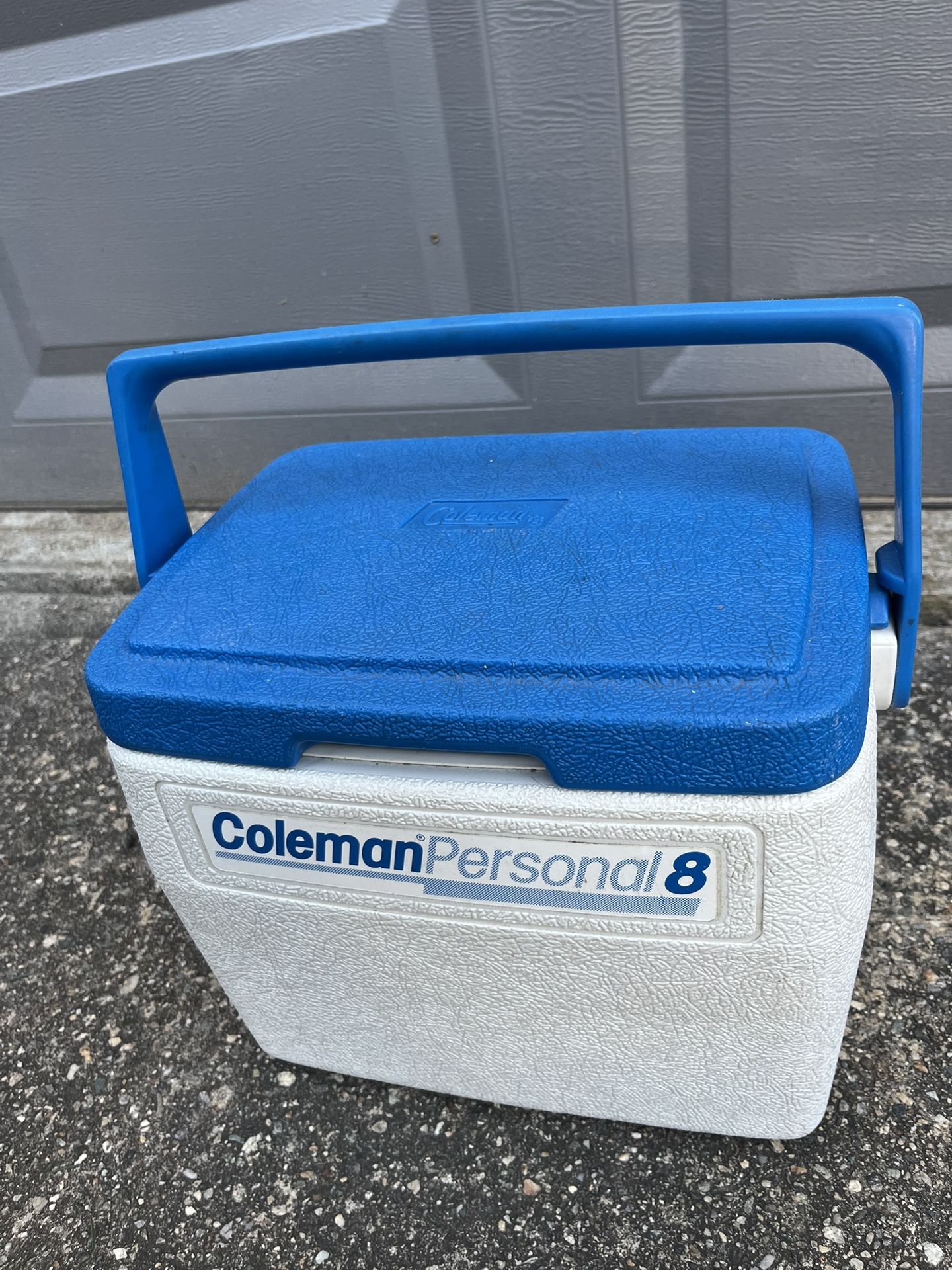 Coleman 5272 Personal 8 Cooler Beer/Lunch Cooler White & Blue Cupholder Lid USA