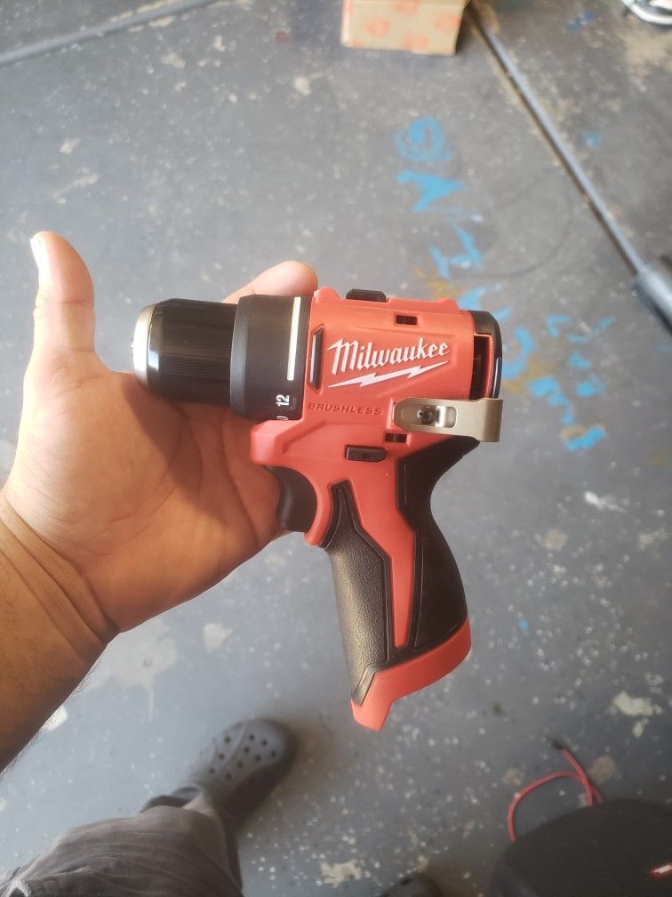 Milwaukee M12 Subcompact Drill