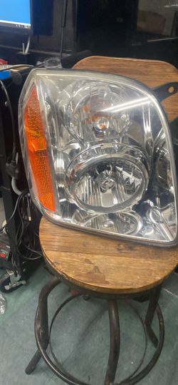Headlight GMC Yukon Fits 2007-20012 Right Side 