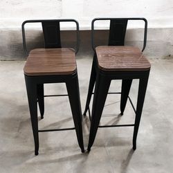 Swiveling Stools 