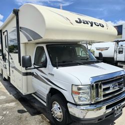 Motor Home 30 Ft 2017 E-450 40,000 Miles