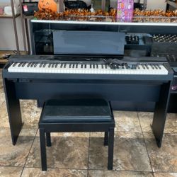 Yamaha Keyboard Piano / Chair