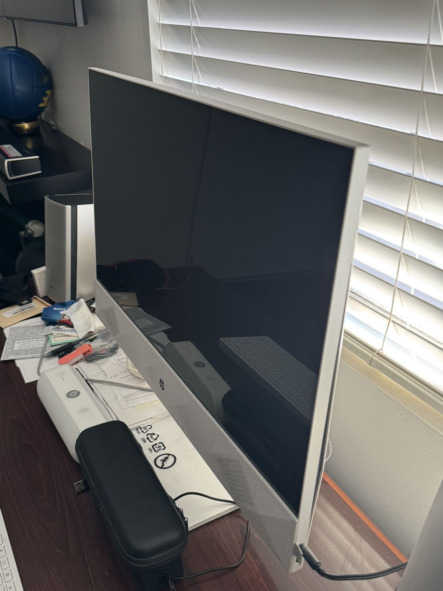HP Pavilion 27-inch All-in-One Desktop