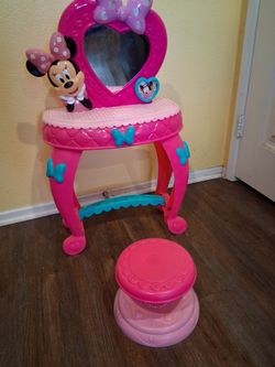 Minnie Mouse Bow-dazzling Bow-tique Toddler Size Vanity and Stool