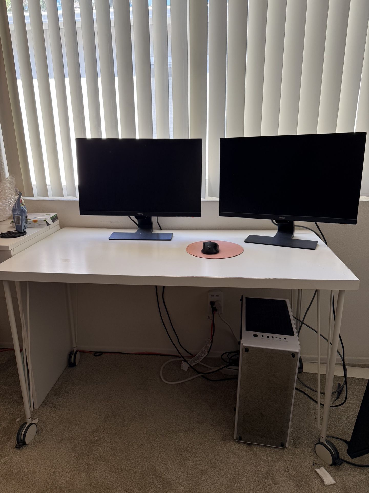 White desk with wheels