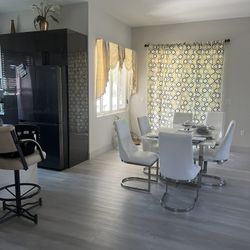 Glass Dinning Room Table With 6 Chairs 