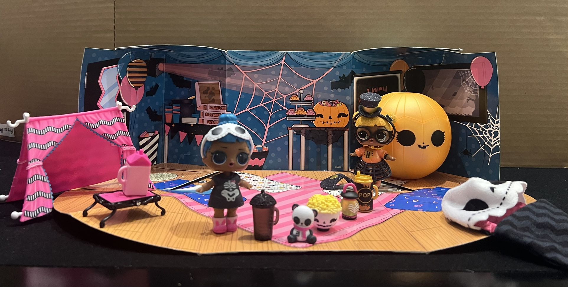 LOL Sleepover Soirée Collection 2 Dolls and Playset (Sleepy Bones & Baby Cat Dolls)