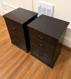 Set of 2 Nightstands - PICKUP TODAY