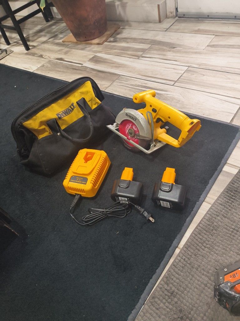 DeWalt Small Skll Saw