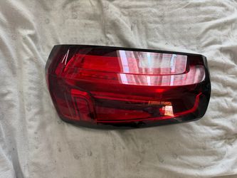 19-22 GMC SIERRA DRIVER TAILLIGHT
