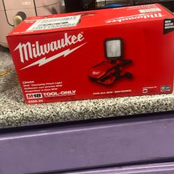 Milwaukee Rover Flood Light
