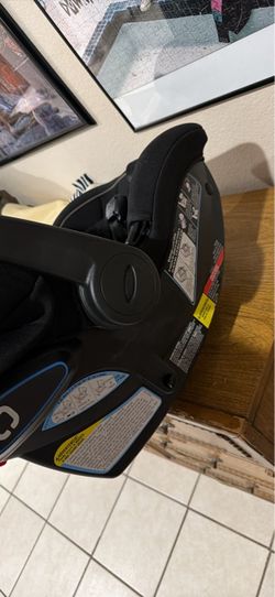 Graco car seat and 2 bases