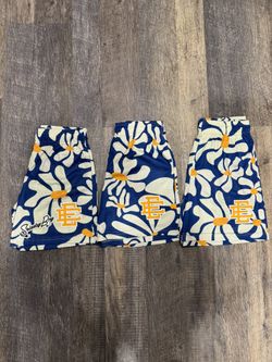EE Shorts “Blue Daises”