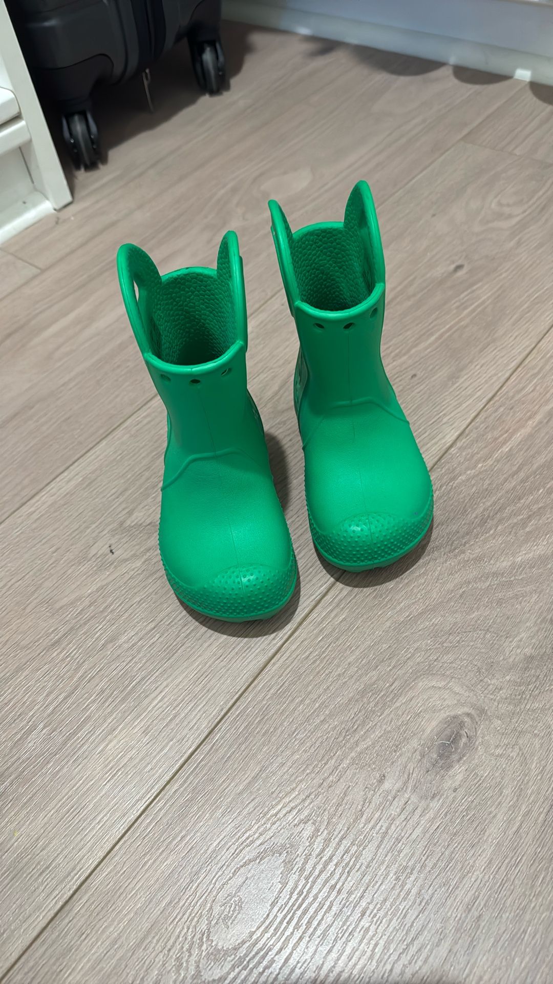 BABY CROC RAIN BOOTS SIZE 6