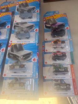 Hot Wheels Die-Cast Car Lot – Mixed Models selling 3 dollars each one