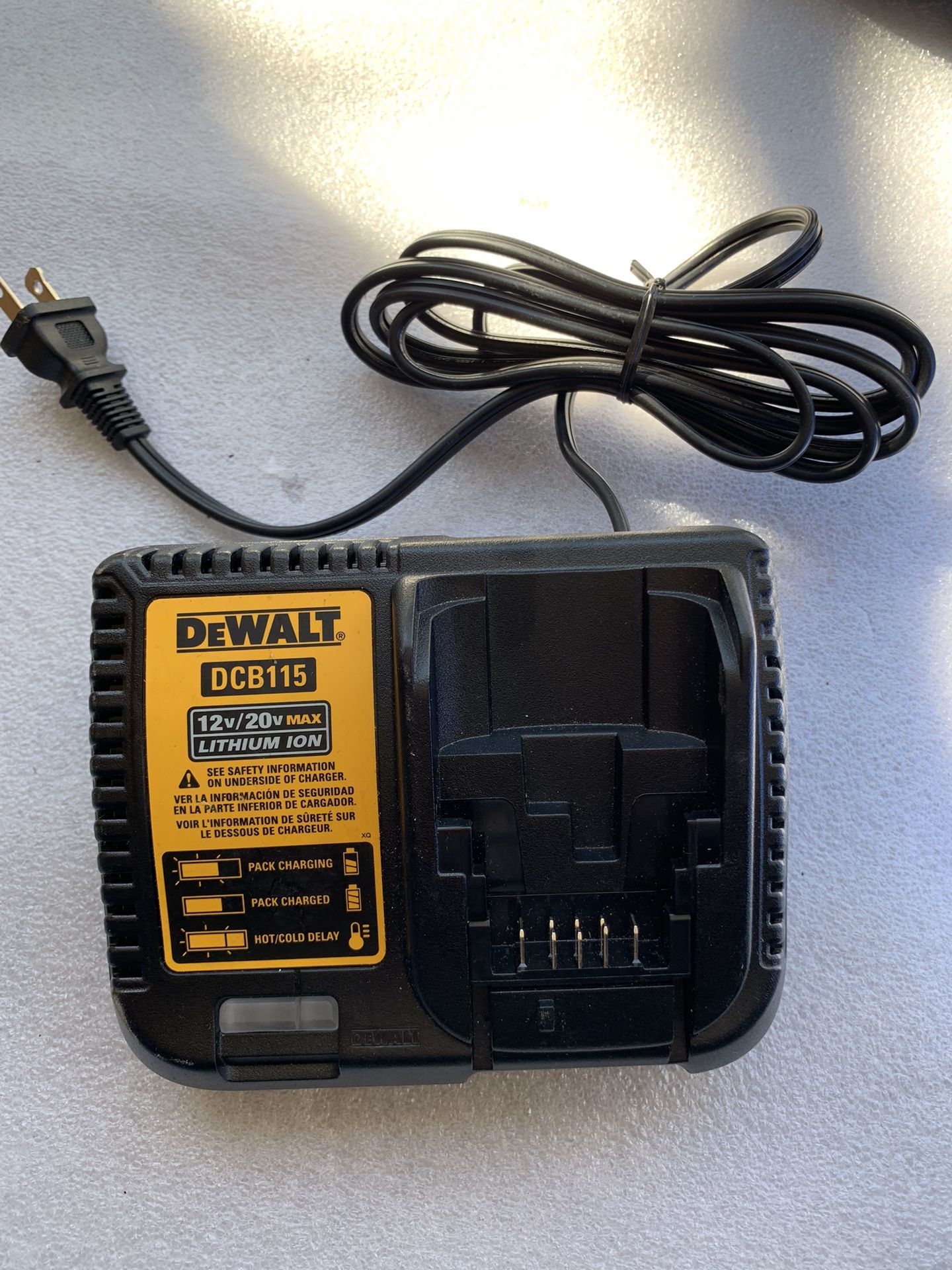 Dewalt DCB115 12V-18V MAX Lithium-Ion Multi-Voltage Battery Charger