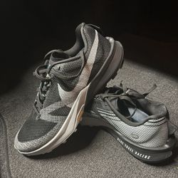 black and grey Nike Terra Kiger 10 men's trail running shoes size 9.5 men’s