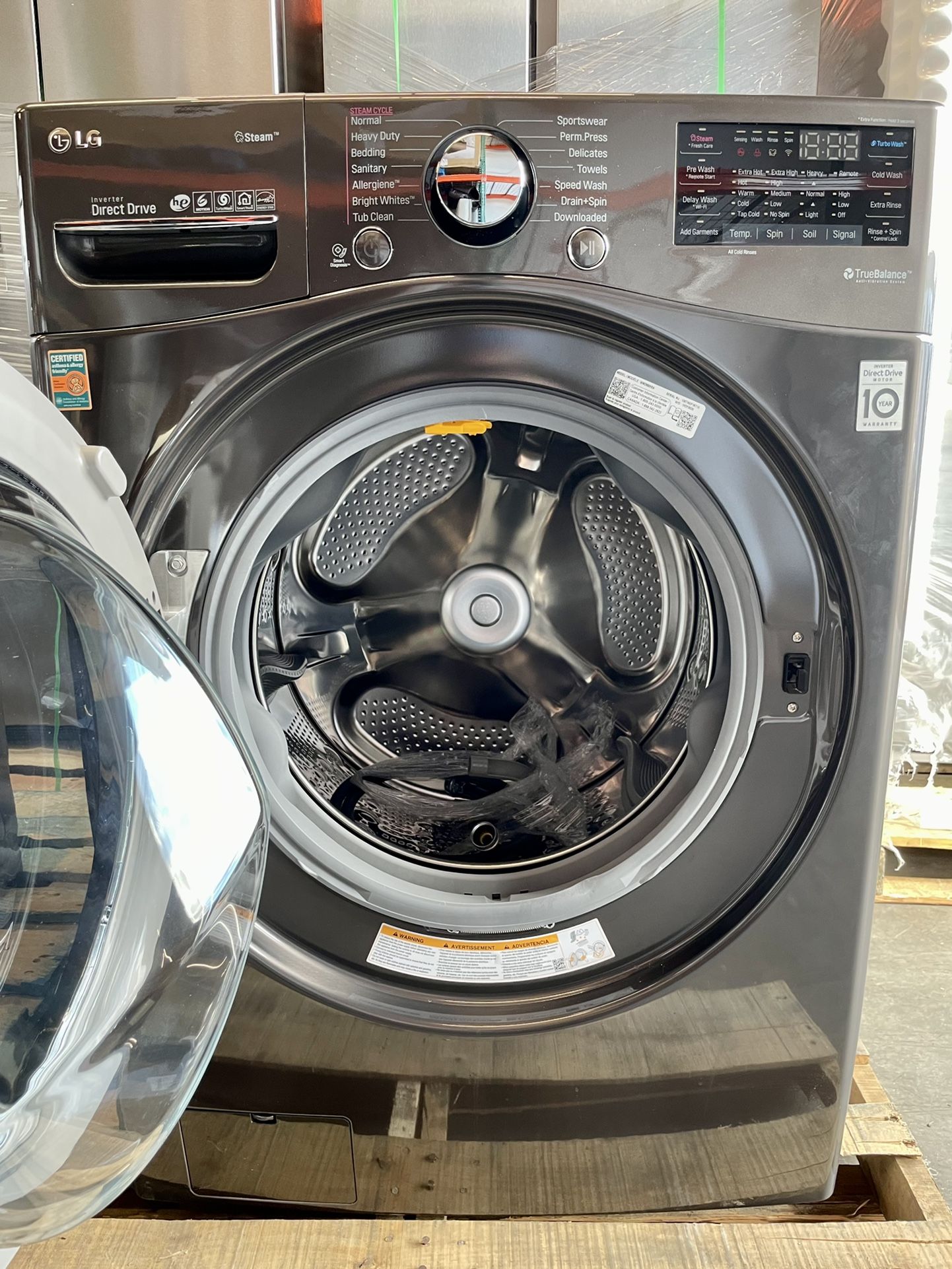 LG 4.5 cu. ft. Wi-Fi Enabled Front Load Washer, Black | BRAND NEW