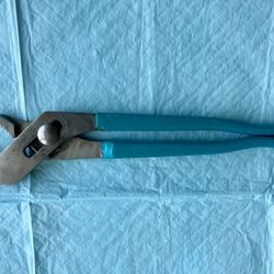 Channel Lock 422  1 1/2”  Jaw Capacity 9-1/2 “ To Gue And Grove Pliers