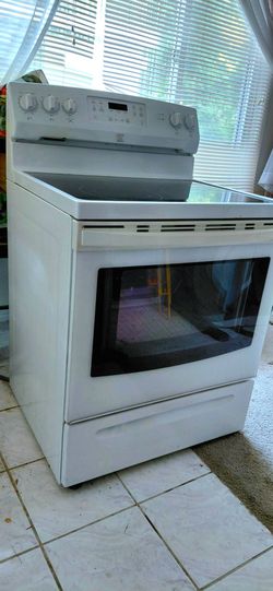 Kenmore Electric Oven with Glass Cooktop