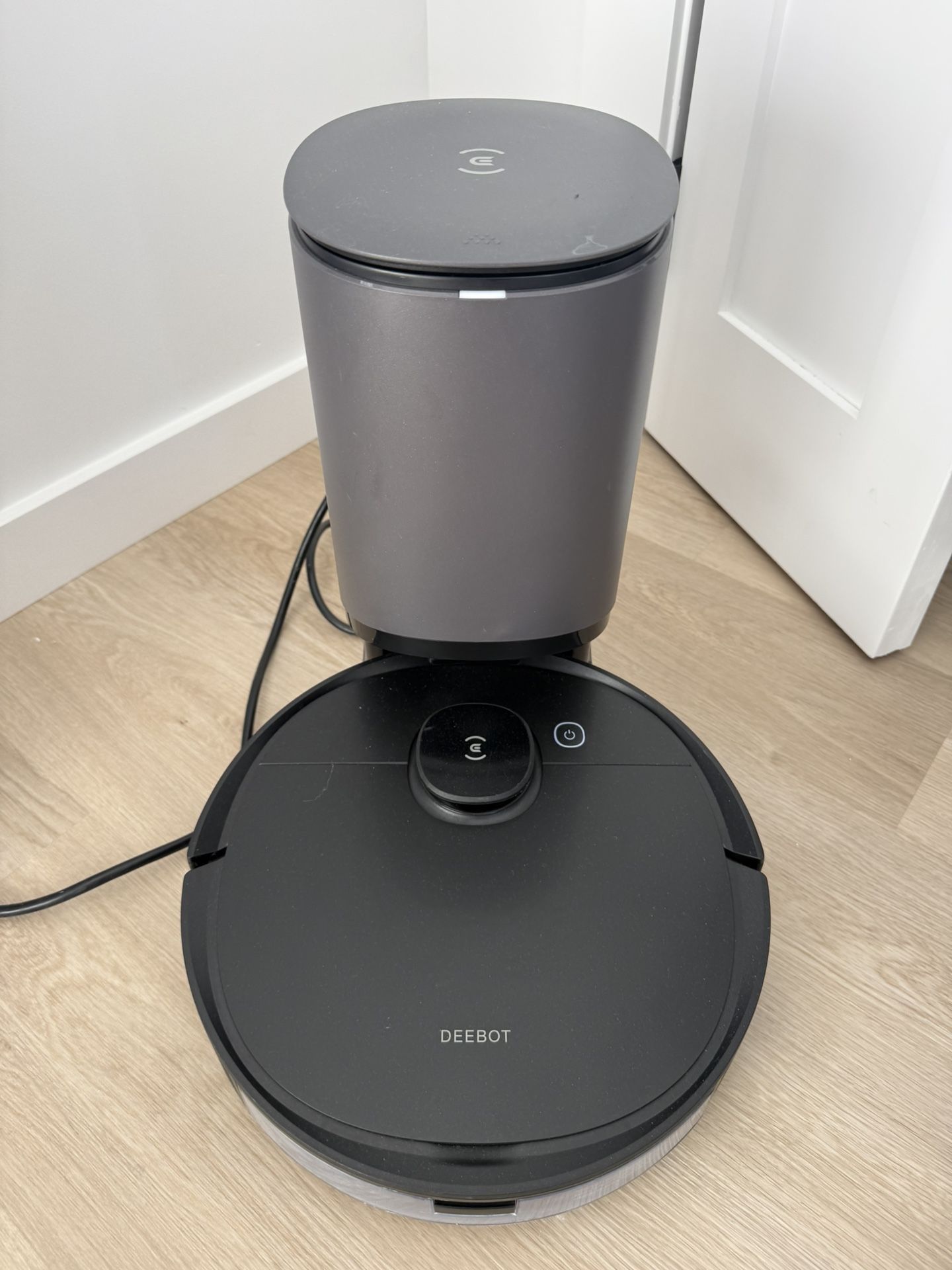DeeBot Vacuum