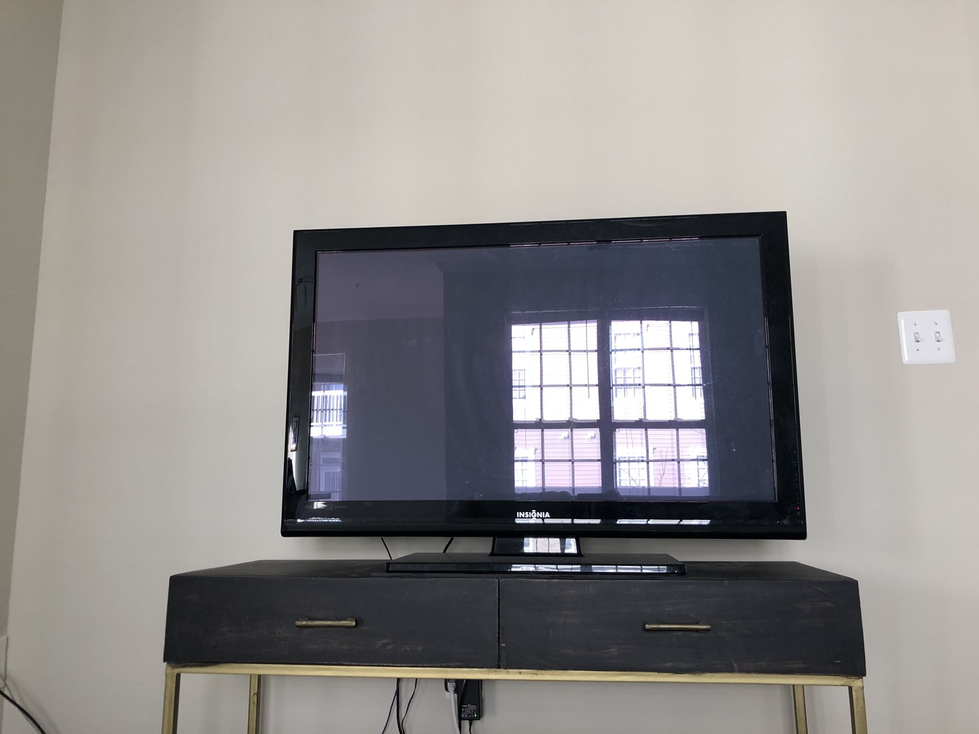 50” Insignia TV