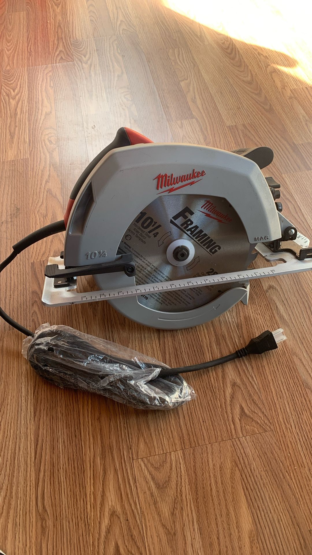 Milwaukee Circular Saw 