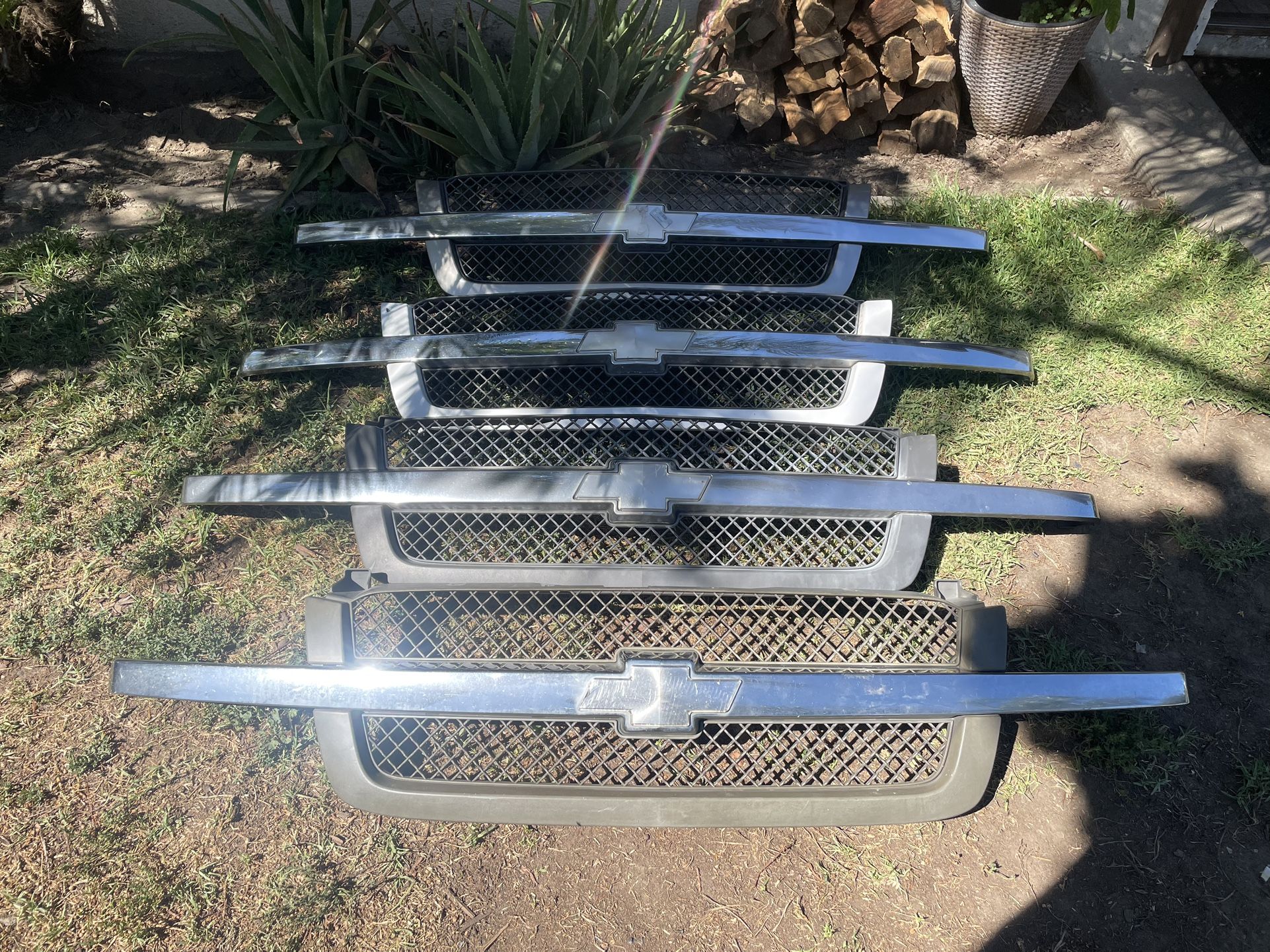 Chevy Silverado avalanche Grille