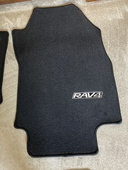 Toyota RAV4 Carpet Mats