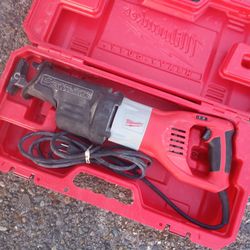 Milwaukee Super Sawzall 15 Amp Reciprocating Saw. 6538-21. Very Good Condition In Case. For Pickup Fremont Seattle. No Lowball Offers Please. No Trade