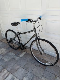 Raleigh Detour 2.5 Hybrid bike
