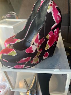 Selling this shoes