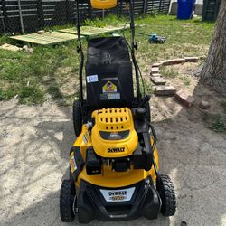 DEWALT
21 in. 196cc E-GOV Engine 3-in-1 Gas RWD Self-Propelled Lawn Mower with High Rear Wheels