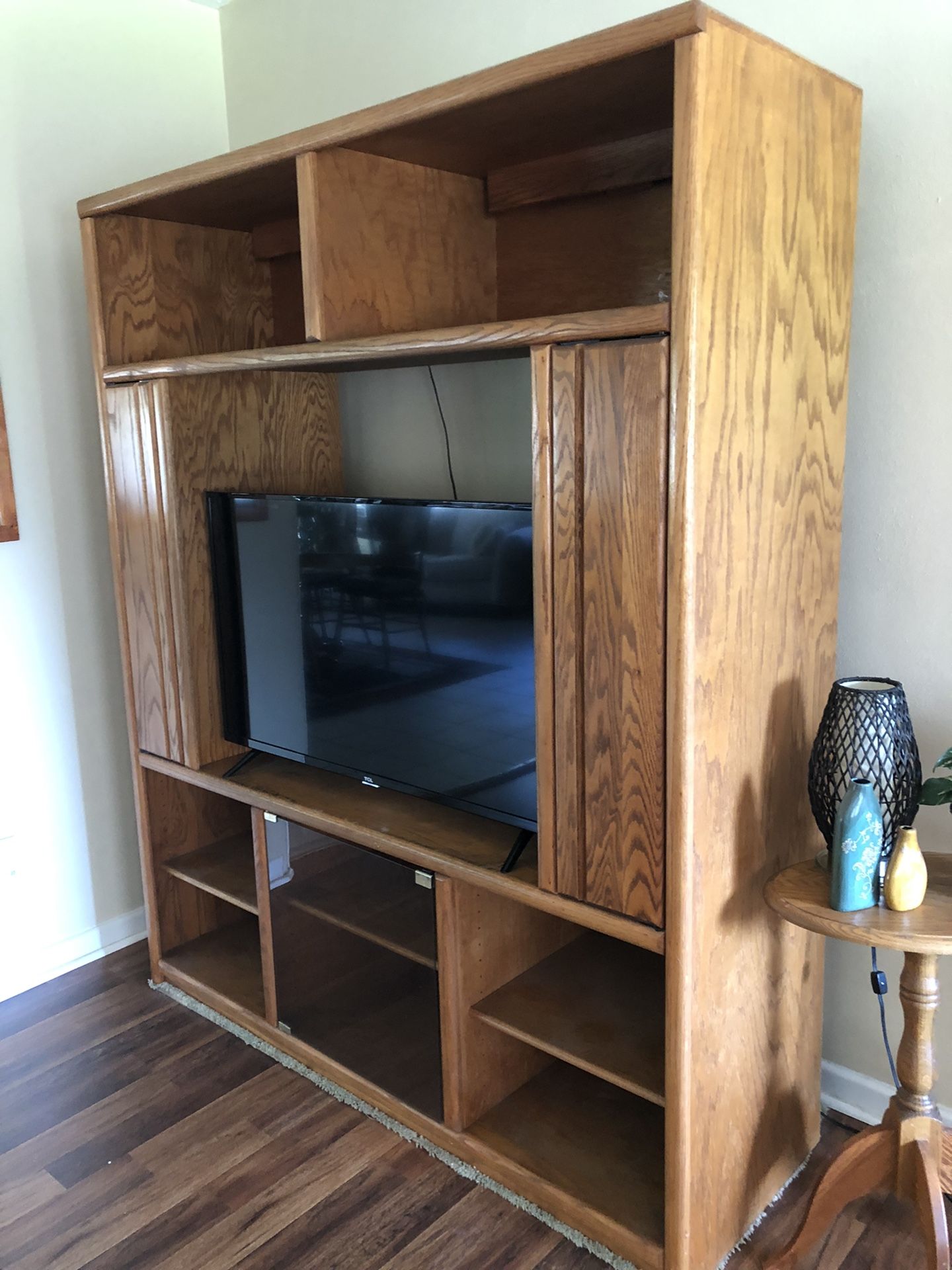 TV/ Entertainment Center
