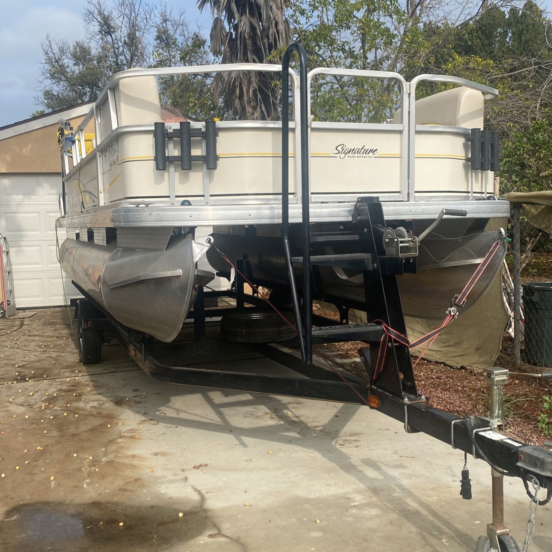 PONTOON BOATS 18 Ft 2007