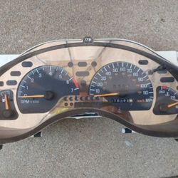 Speedometer Gauge Cluster Pontiac Grand Prix 