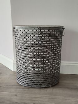 Metal Laundry Hamper with Lid