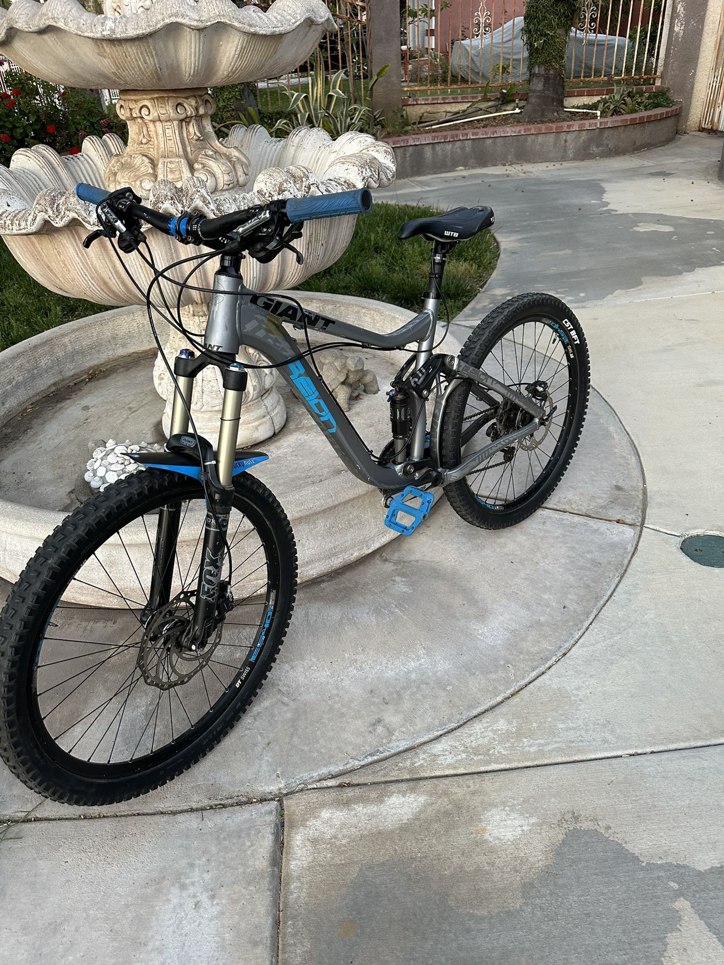 Giant Reign 2 Full Suspension