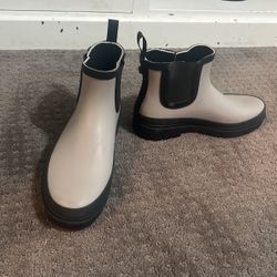 Universal Thread Boots