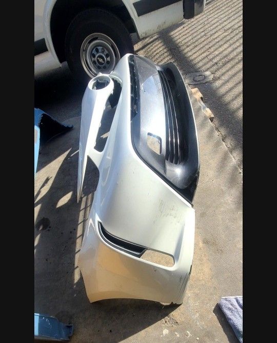 2015/2016/2017 Toyota Prius V Front Bumper Cover