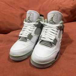 Jordan 4 Retro Seafoam (Women’s) – US Size 6 Condition: Gently Used