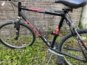 Trek 820 mens bike 2025