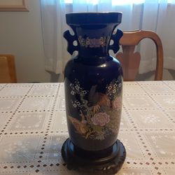 VERY UNIQUE AND GORGEOUS LOOKING VINTAGE ASIAN Vase with PEACOCK 12 INCHES TALL