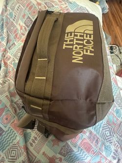 Like-new The North Face Base Camp Voyager Duffel Bag, 32L, iSmoky Brown/Khaki Stone.