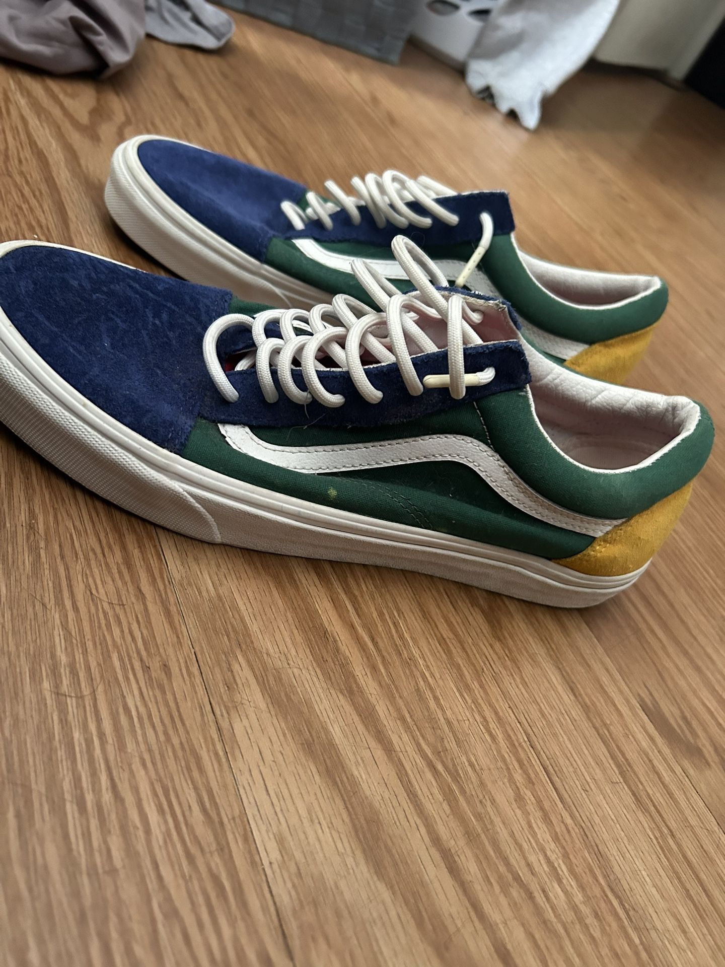 Size 12 Van Yacht Club