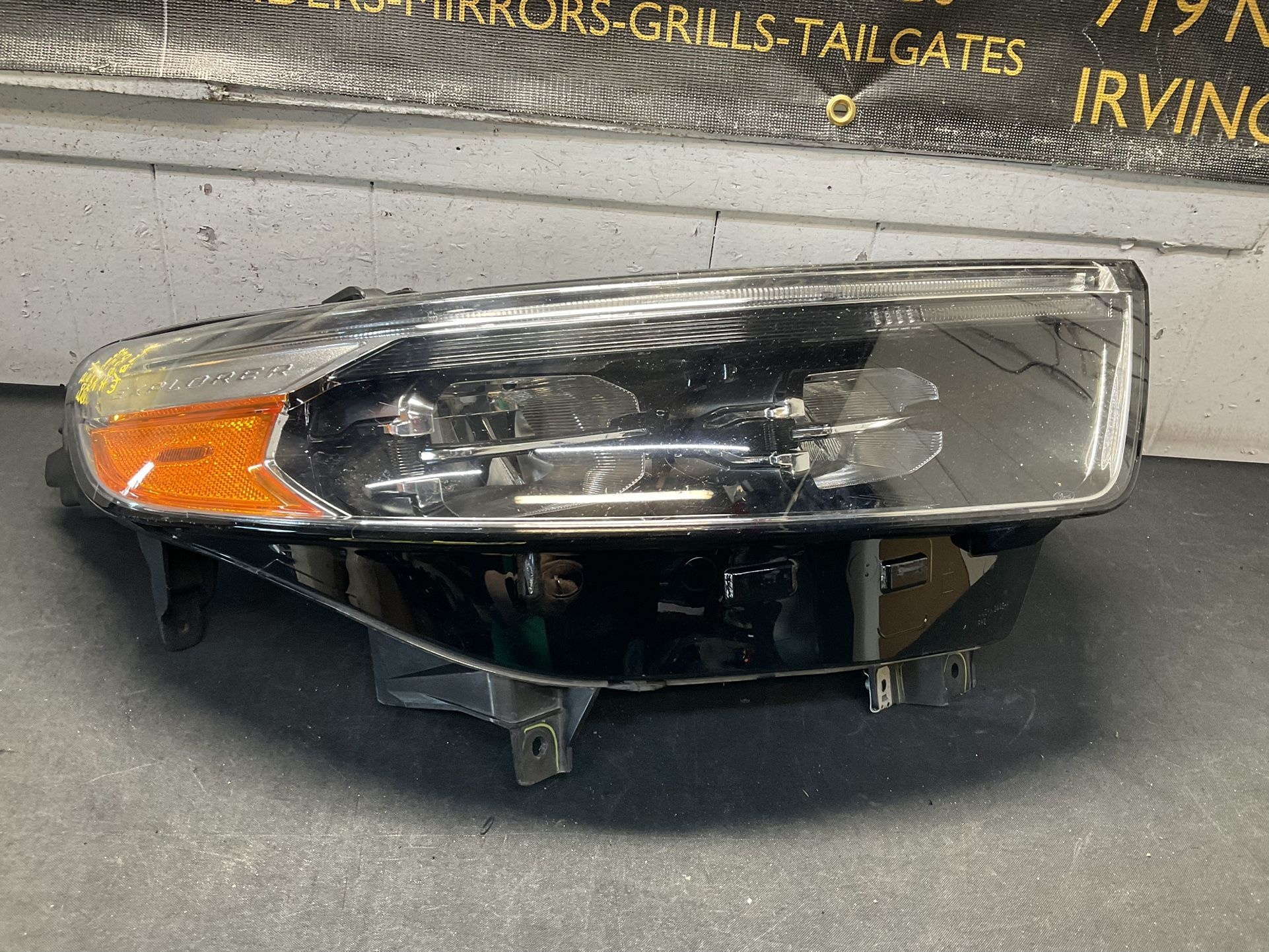 FORD EXPLORER 2020-2023 W/BALAS RH HEADLIGHT OEM