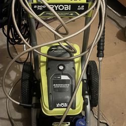 Ladders numerous size need to get rid of